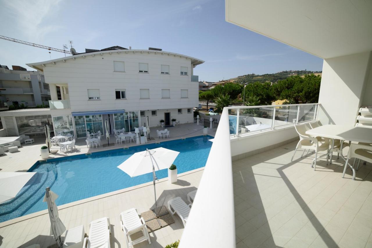 Case Vacanze Blue Bay Resort Roseto Degli Abruzzi Exterior photo