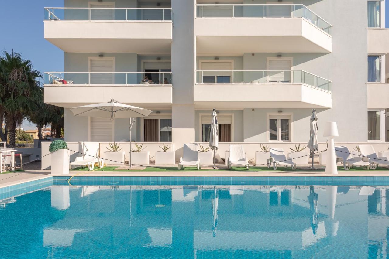 Case Vacanze Blue Bay Resort Roseto Degli Abruzzi Exterior photo