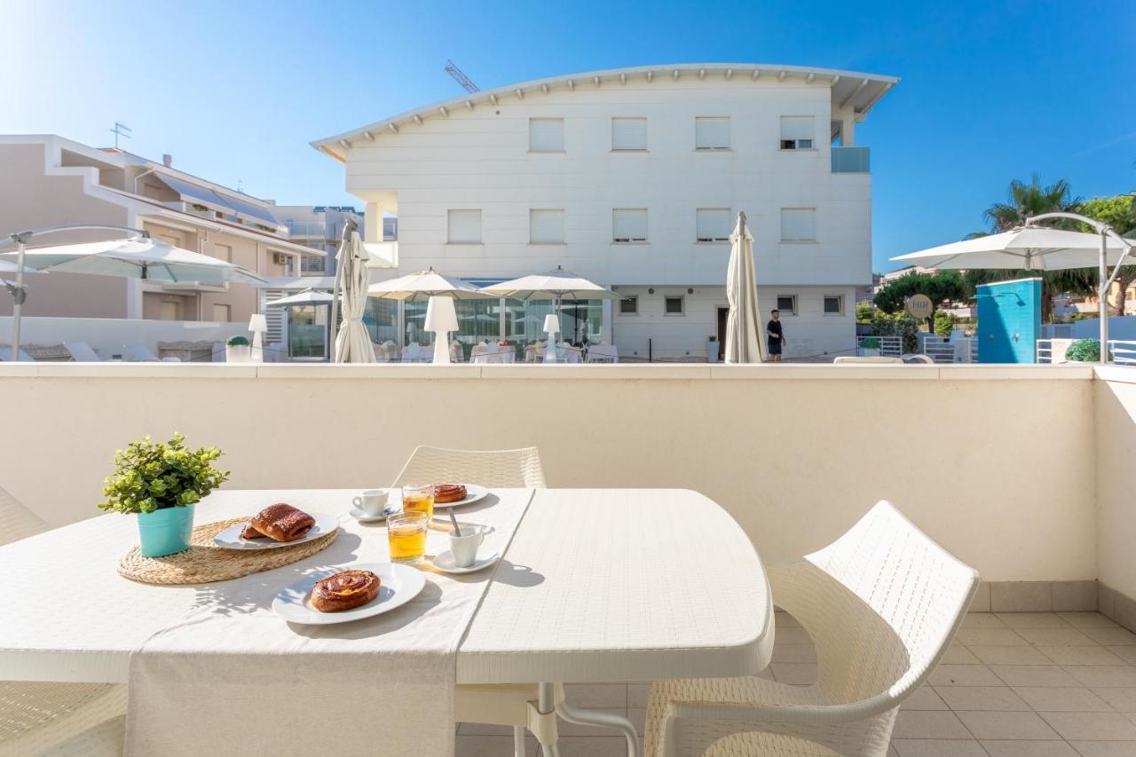 Case Vacanze Blue Bay Resort Roseto Degli Abruzzi Exterior photo