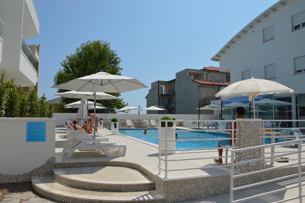 Case Vacanze Blue Bay Resort Roseto Degli Abruzzi Exterior photo