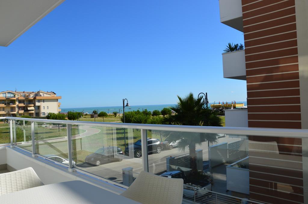 Case Vacanze Blue Bay Resort Roseto Degli Abruzzi Room photo